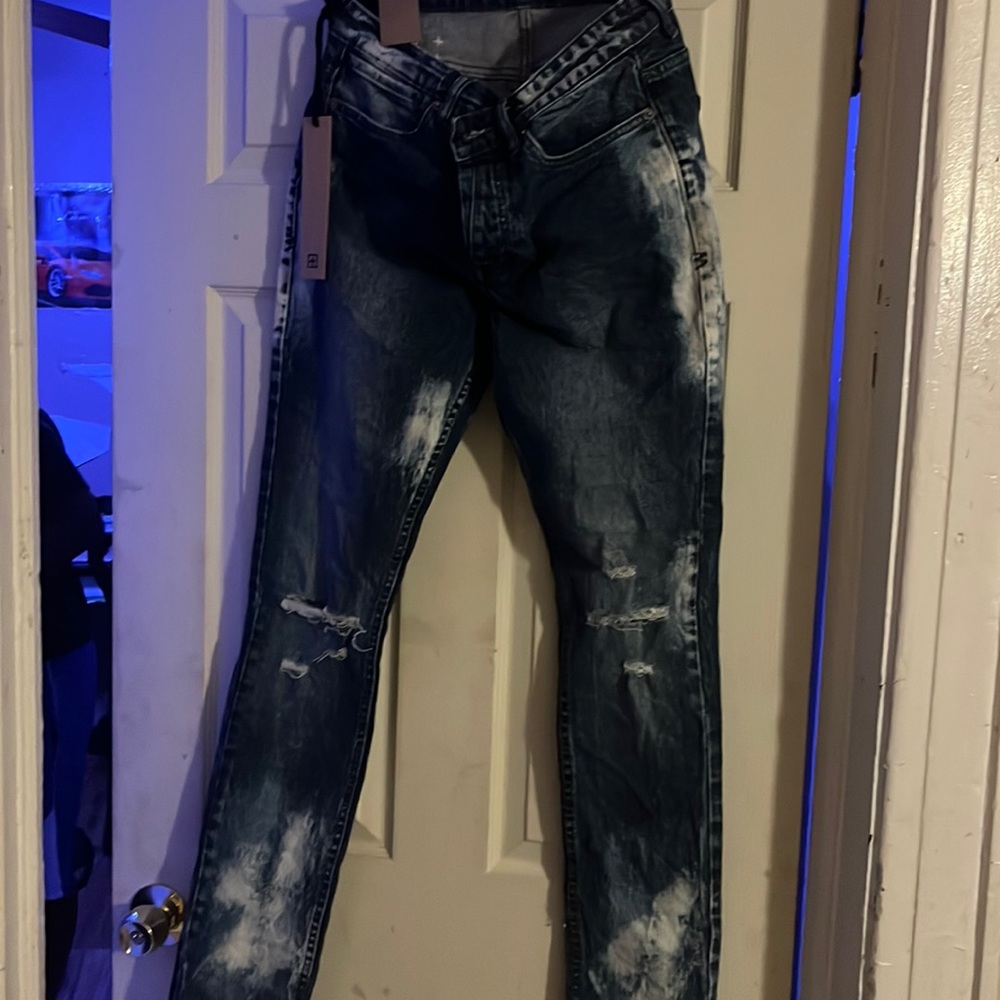 Men’s skinny jeans blue and white . Never worn. Only tried on.